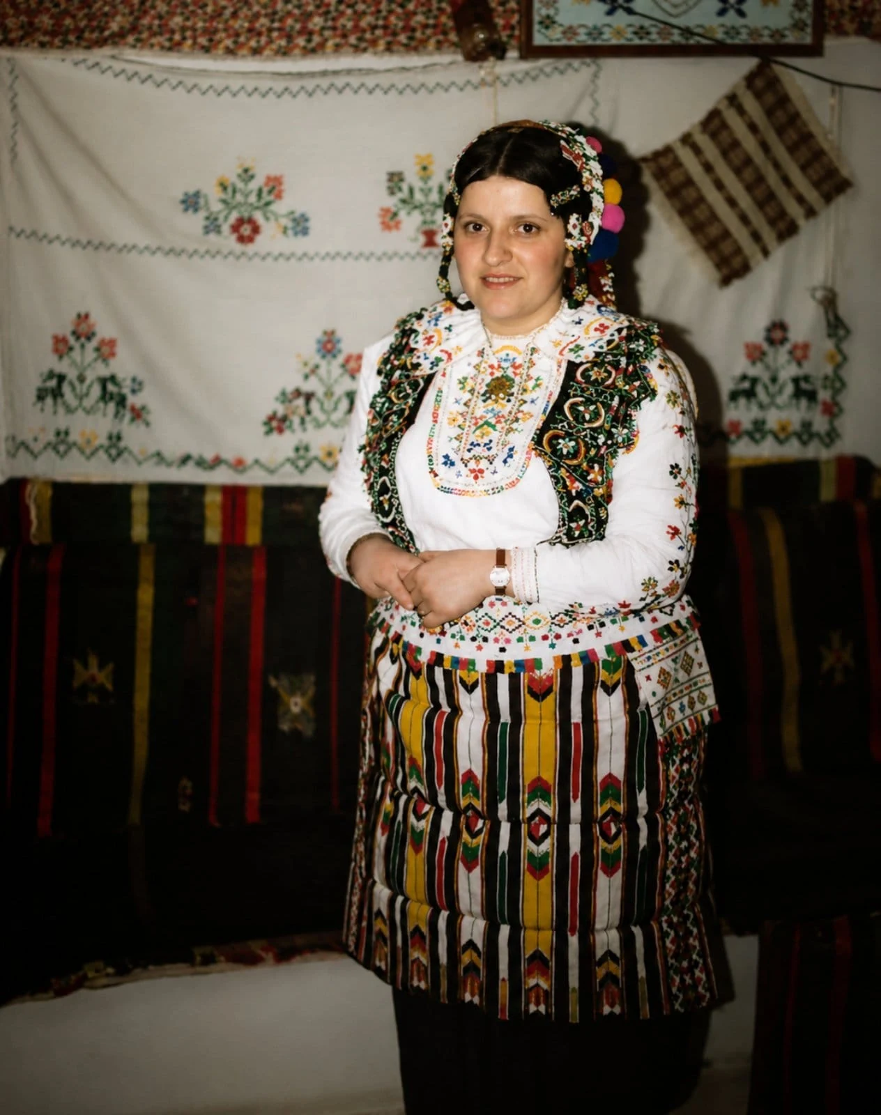 Portret i nënës, mjeshtres së punimeve